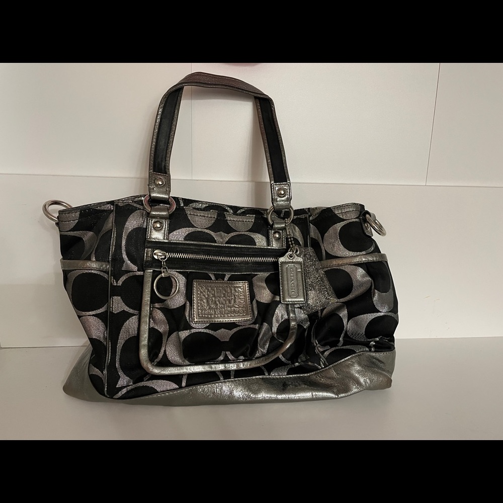 Coach poppy purse. Black and silver. Handbag.